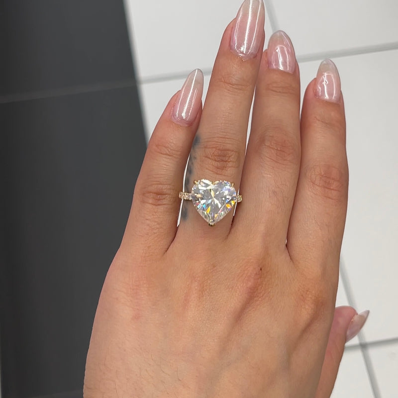 Joe Escobar Diamonds on Instagram: “5 carat emerald cut, 7 carat oval, and  9 carat round diamonds 😍😍😍 #diamonds #e… | Diamond, Custom jewelry  design, Bling rings